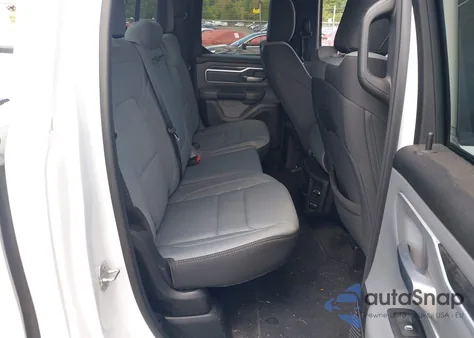 2021 Ram 1500 Big Horn 4X4 6'4 Box z USA, uszkodzony, nr VIN 1C6SRFBT7MN757888